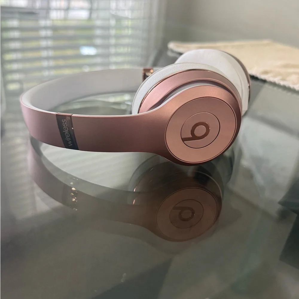 Beats by Dre Solo3 Wireless On-Ear Headphones - Pink - Picture 6 of 7